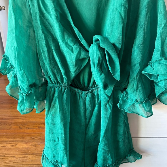 Vibrant Green Flowing Romper. - Picture 3 of 3